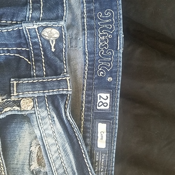 Miss Me Jean's Capris - Picture 2 of 5